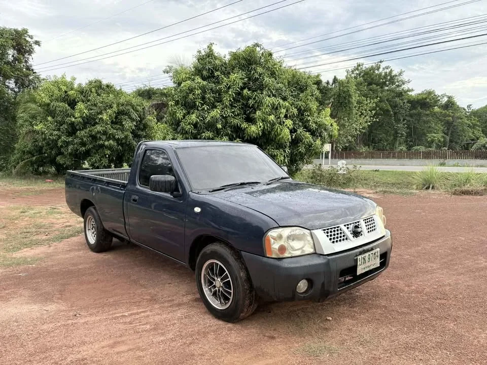 2004 Nissan Frontier I 3