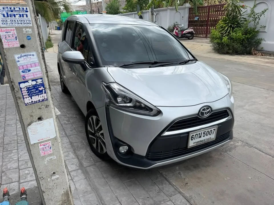 2017 Toyota Sienta II 2