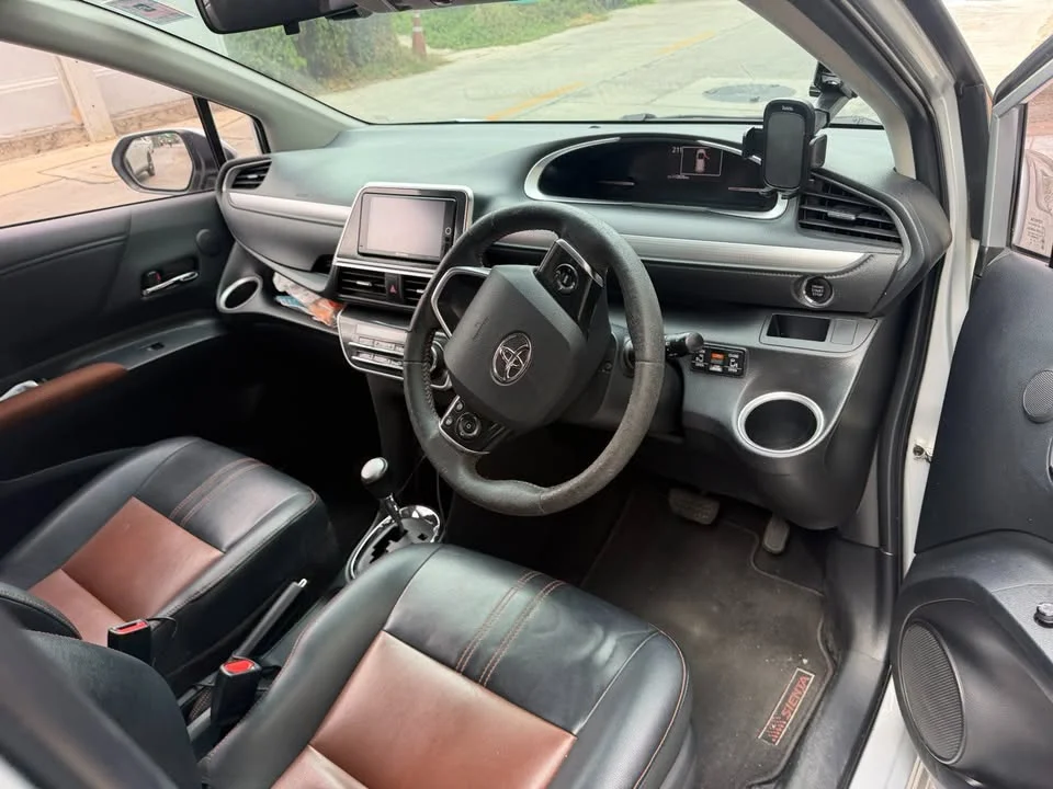 2017 Toyota Sienta II 3