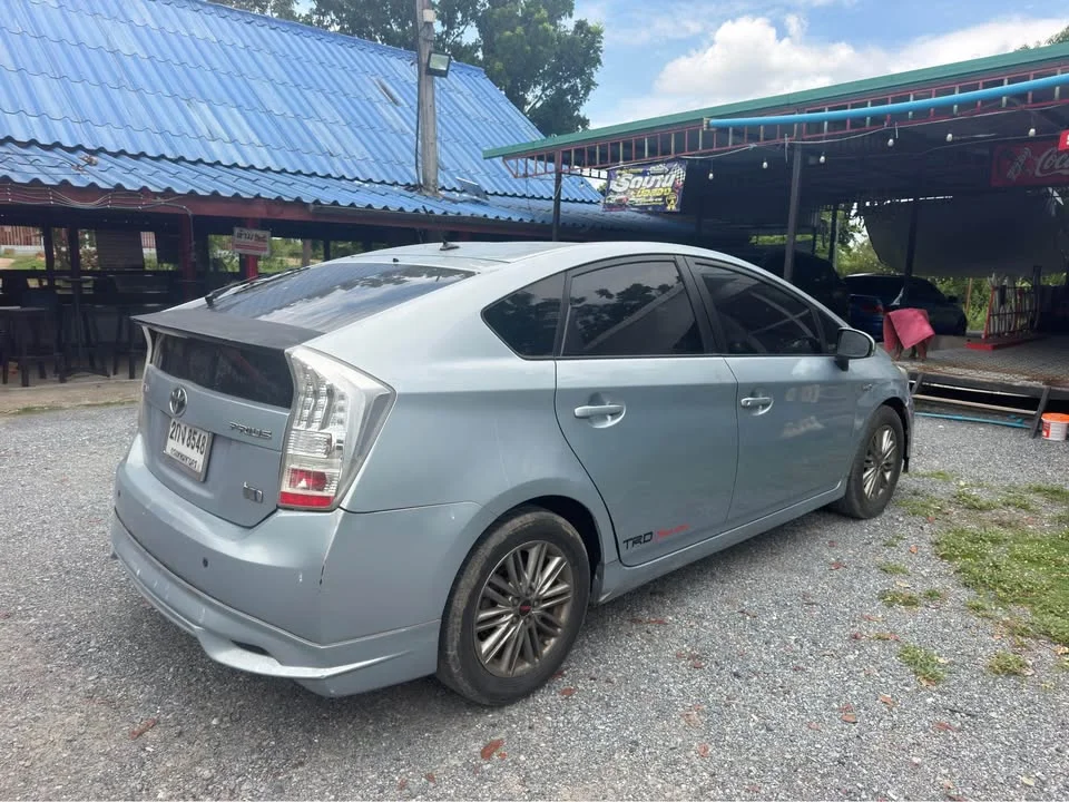 2012 Toyota Prius III 2