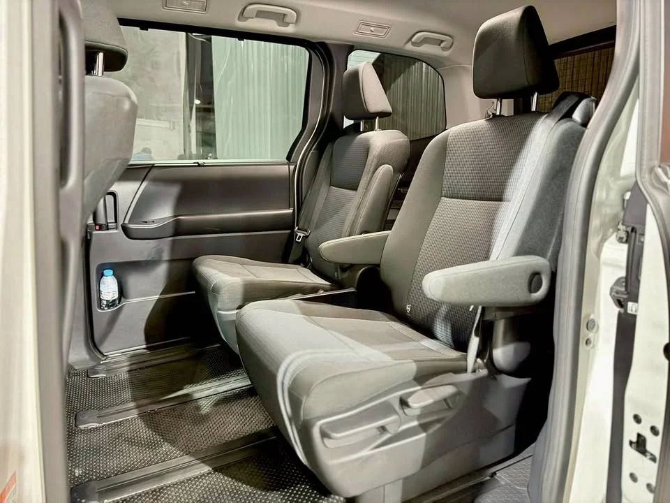 2024 Toyota Voxy IV 2