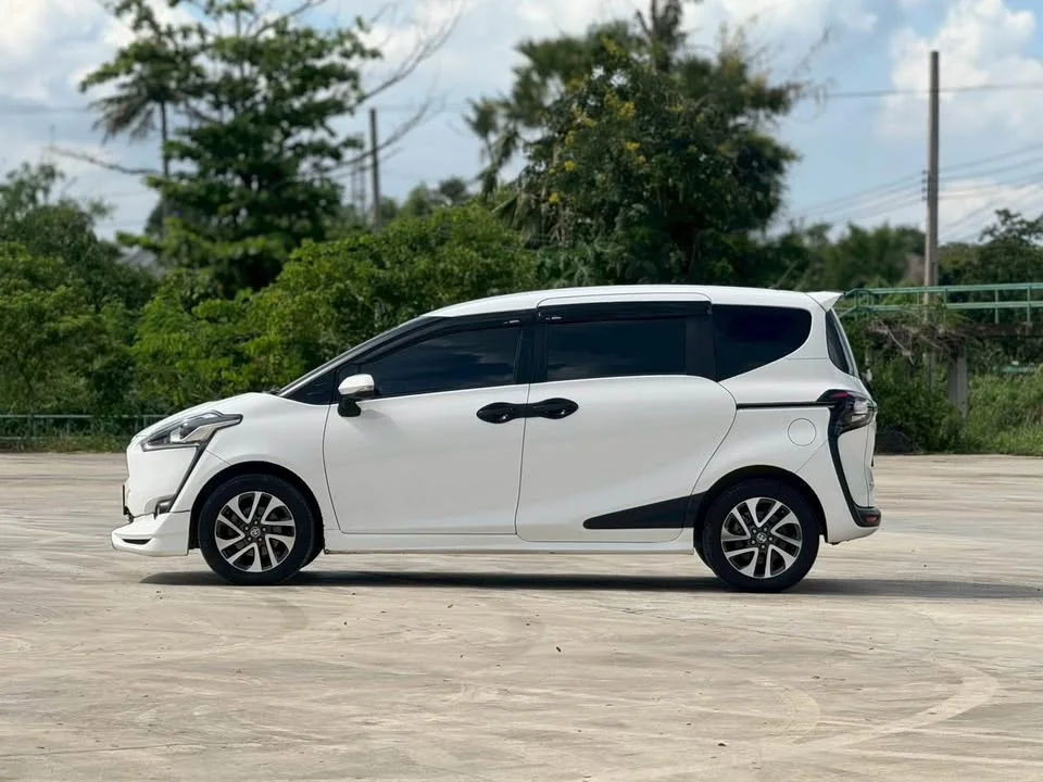 2019 Toyota Sienta II 3