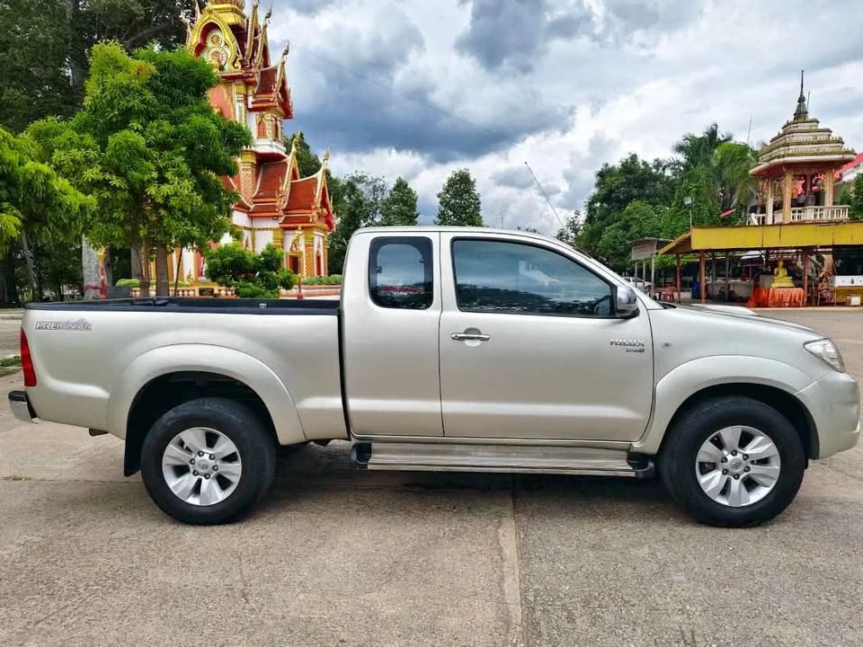 2011 Toyota Hilux VII 2