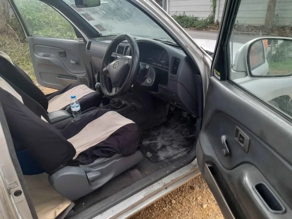 2003 Toyota Hilux Tiger VI 2