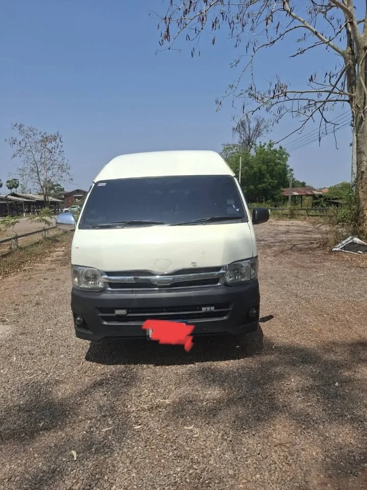 2010 Toyota Commuter V (H200) 2