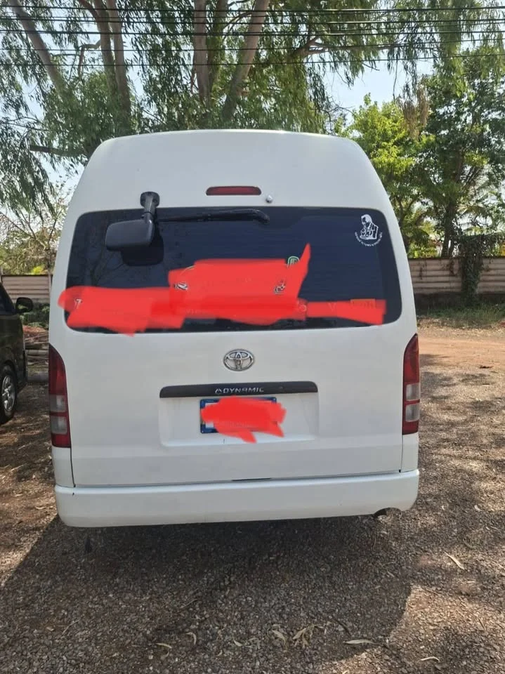 2010 Toyota Commuter V (H200) 3