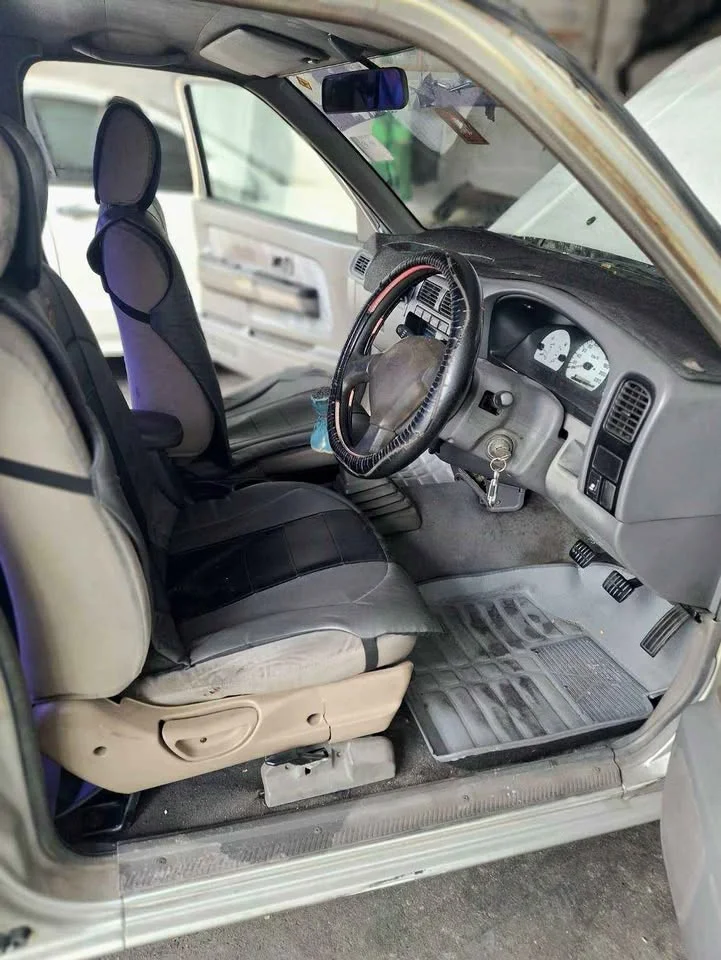 1999 Nissan Frontier I 3