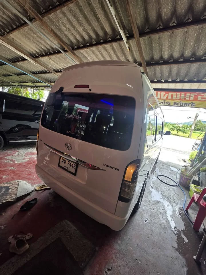 2012 Toyota Commuter V (H200) 2