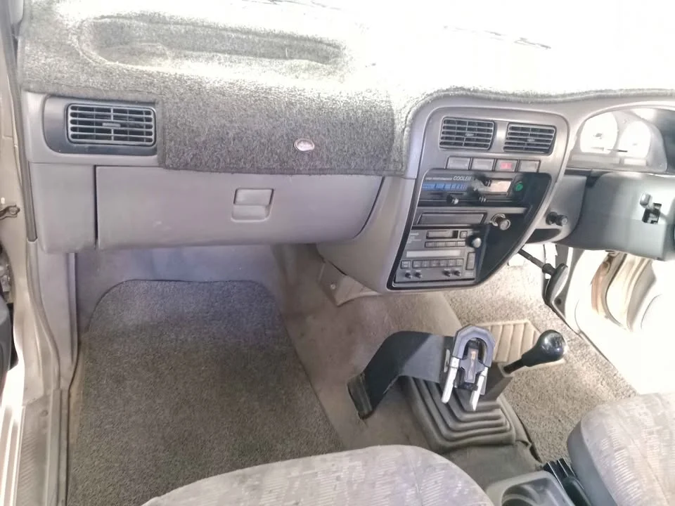 1998 Nissan Frontier I 2