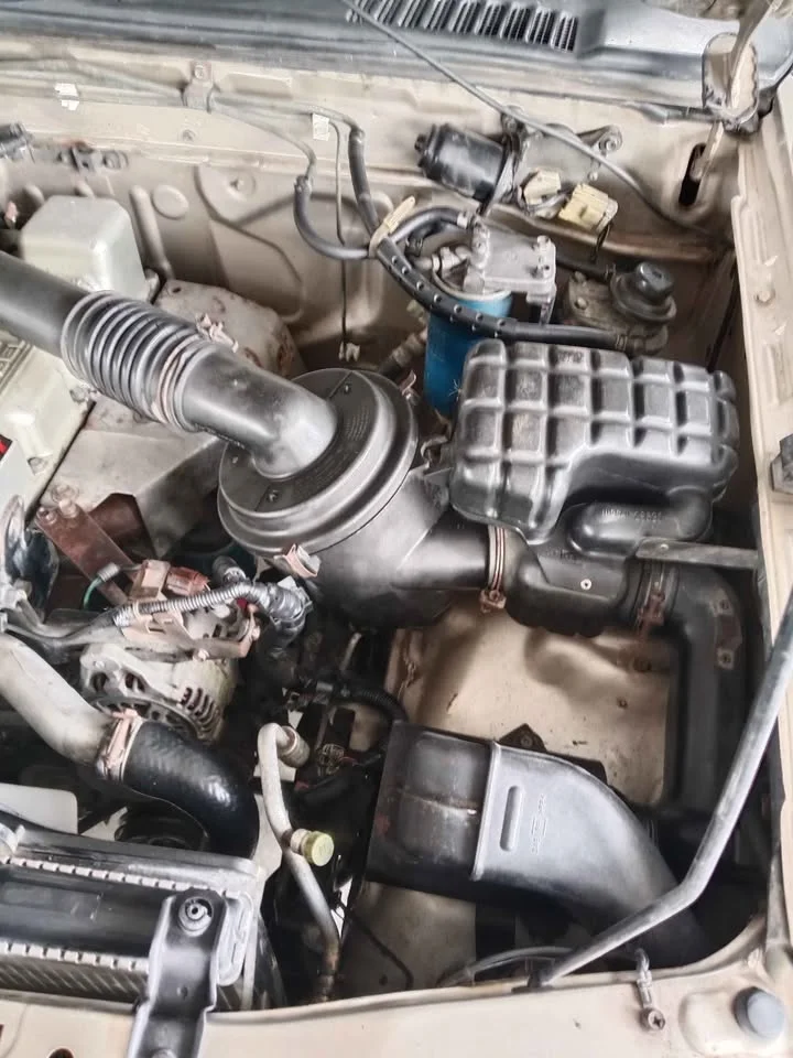 1998 Nissan Frontier I 3