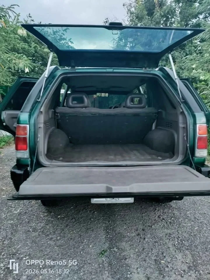 1995 Isuzu Vega I 3