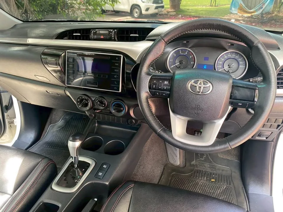 2017 Toyota Hilux VIII 2