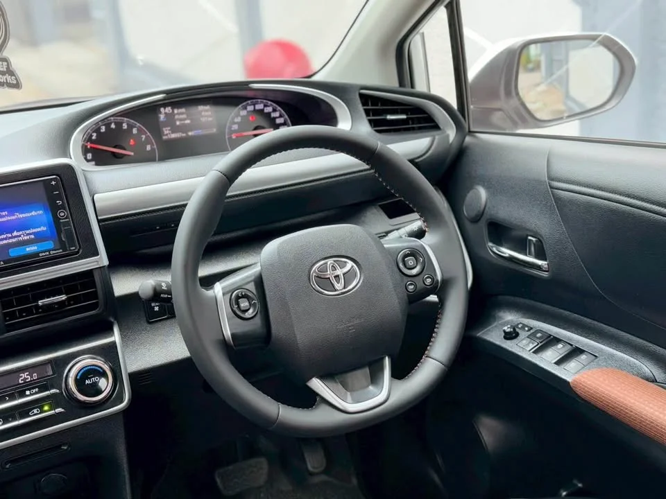 2018 Toyota Sienta II 2