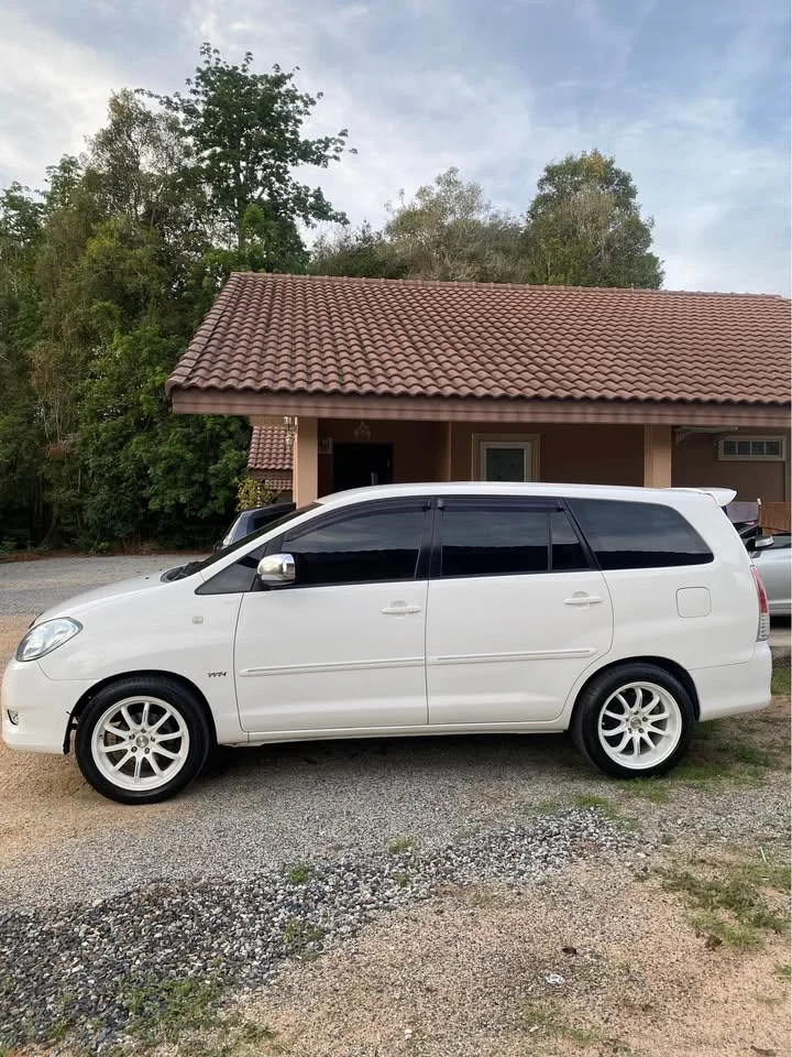 2010 Toyota Innova I 3