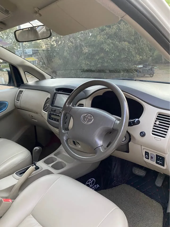 2010 Toyota Innova I 2