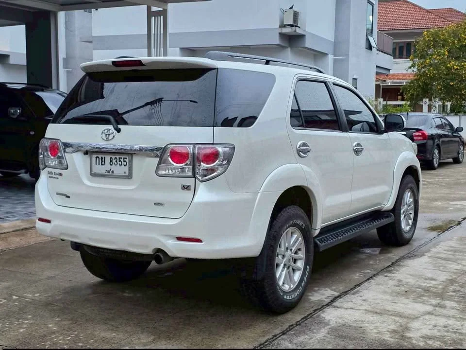 2013 Toyota Fortuner I 3