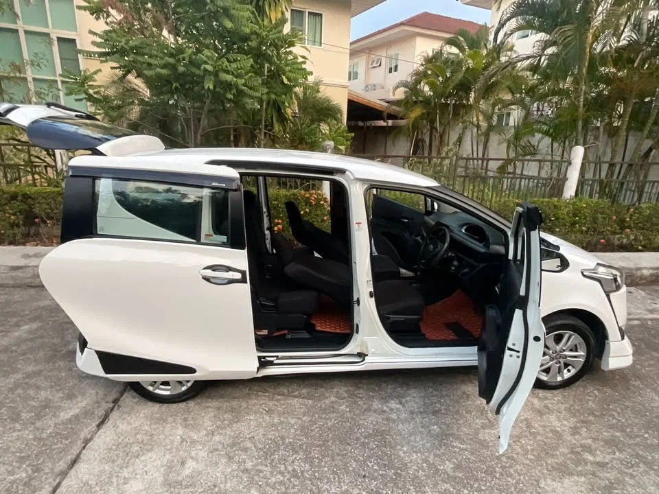 2018 Toyota Sienta II 2