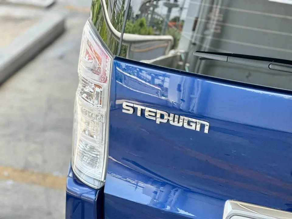 2013 Honda Stepwgn IV 2