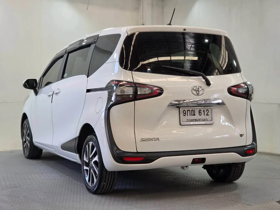 2019 Toyota Sienta II 2