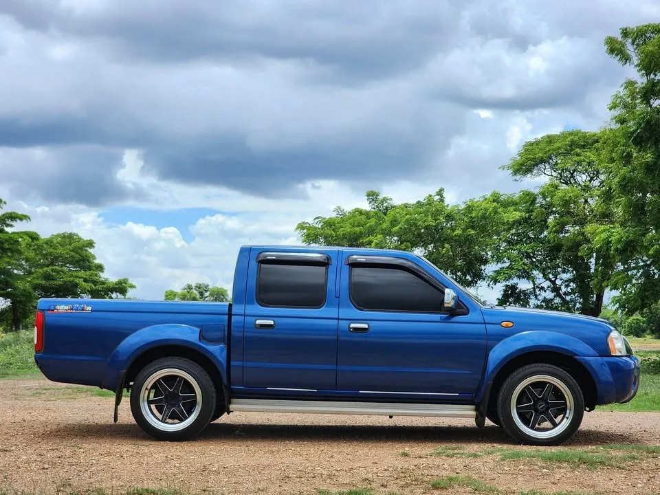 2002 Nissan Frontier I 3