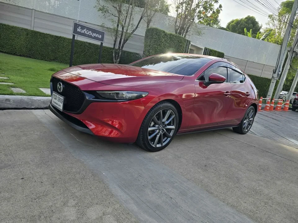 2019 Mazda 3 IV 3