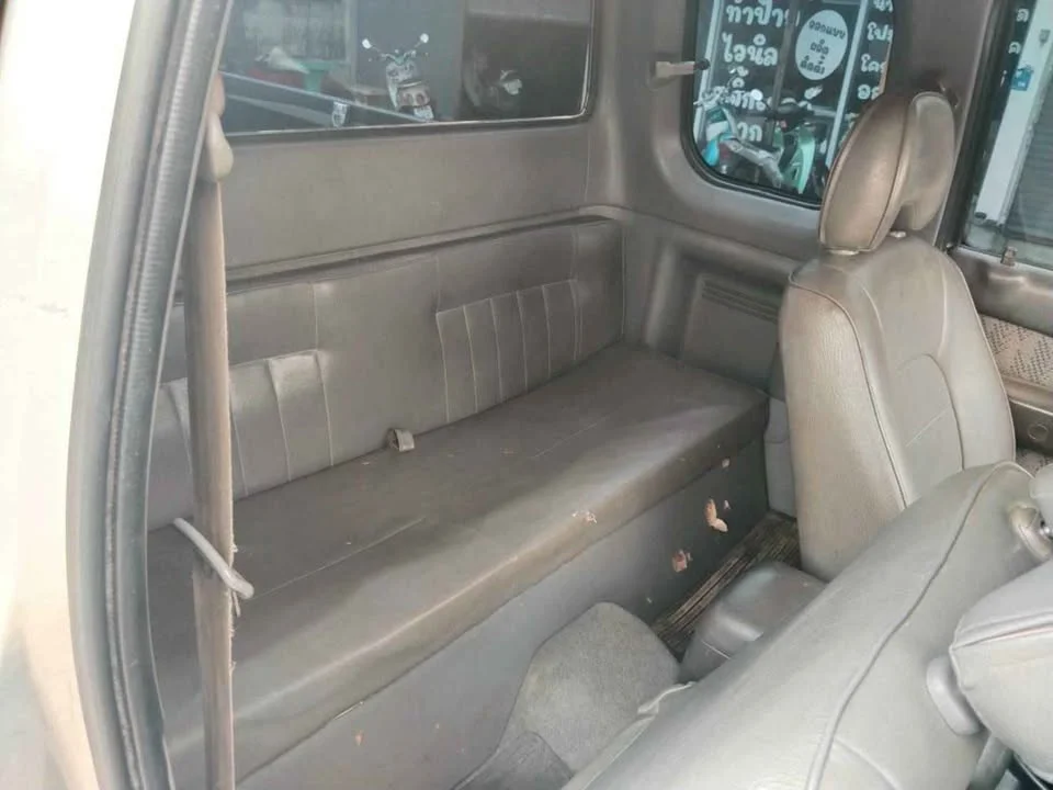 2001 Mazda 2500 Fighter V 2