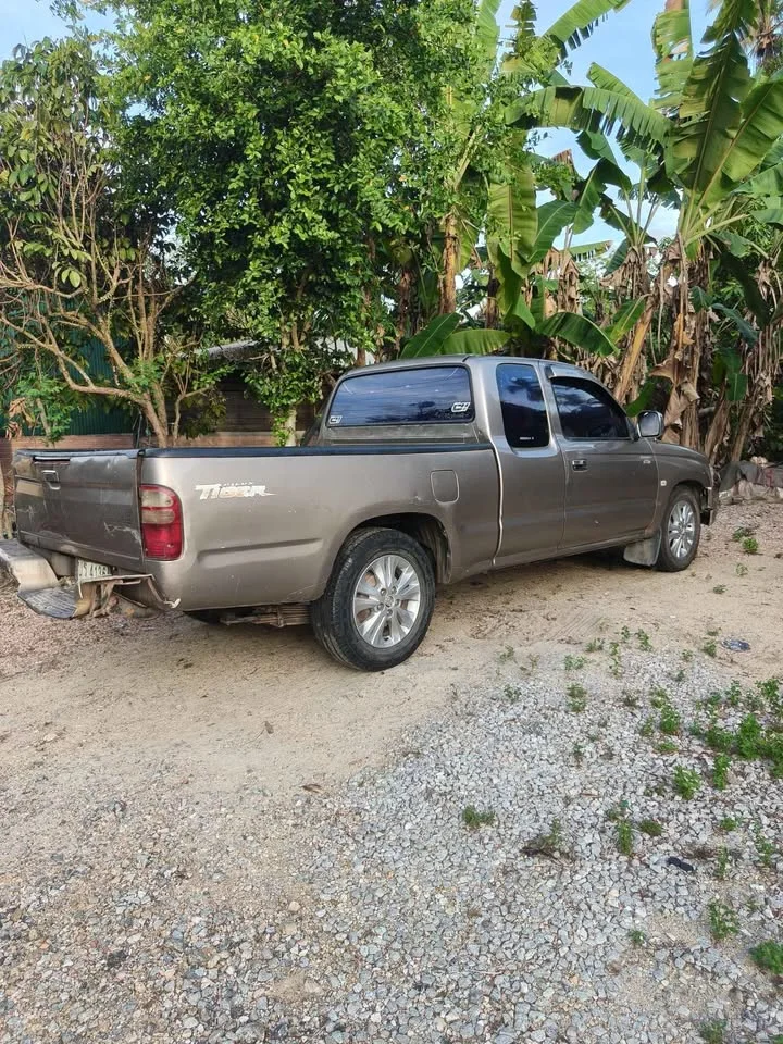 2004 Toyota Hilux Tiger VI 2