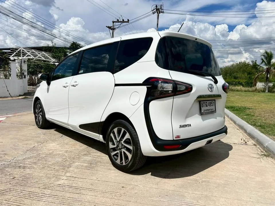 2018 Toyota Sienta II 3