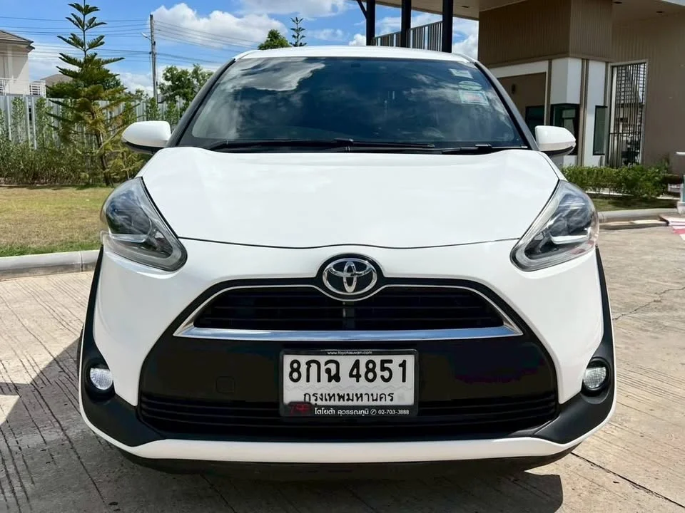 2018 Toyota Sienta II 2