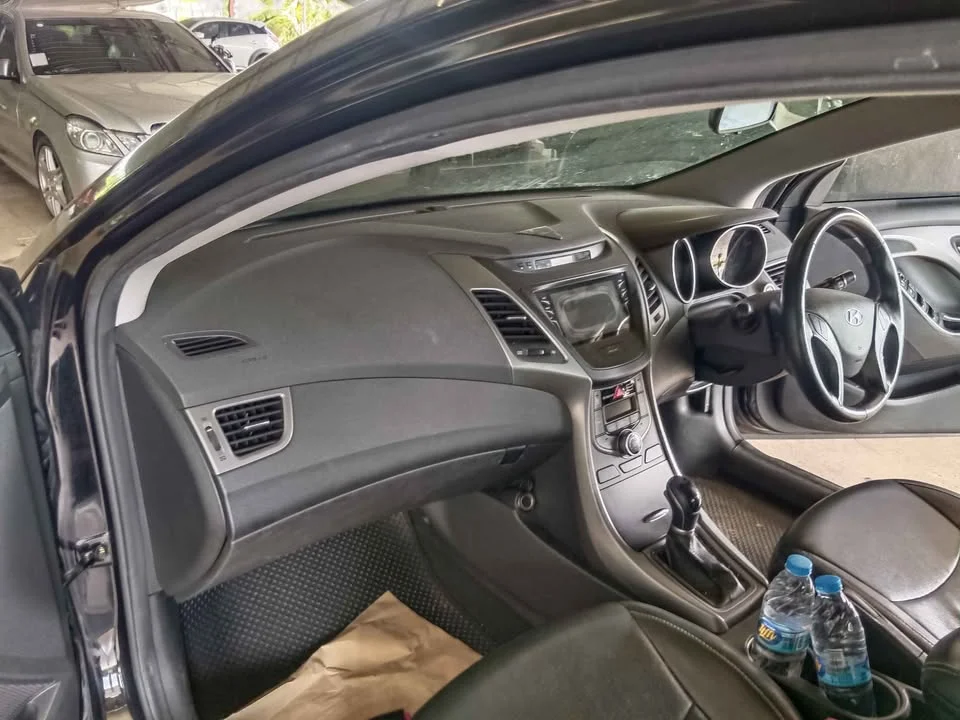 2016 Hyundai Elantra V 2