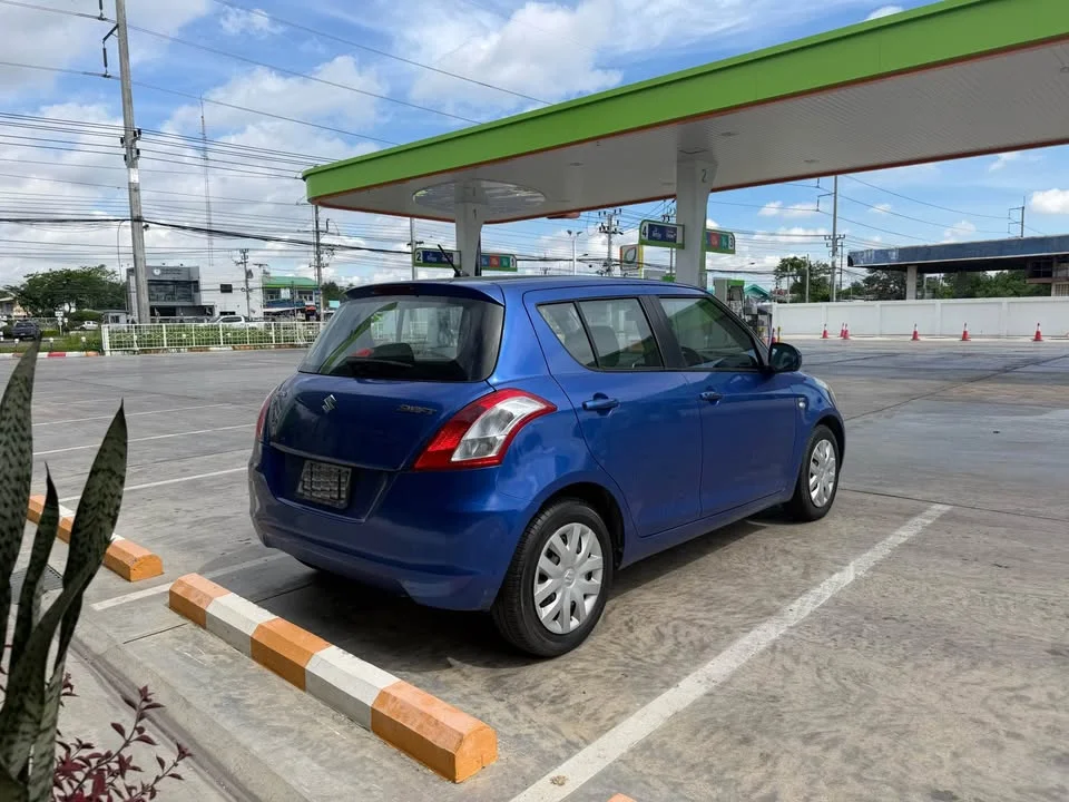 2013 Suzuki Swift II 3