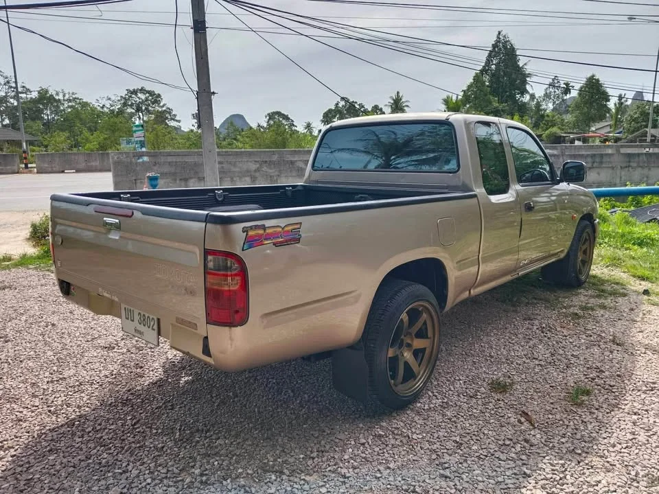 2003 Toyota Hilux Tiger VI 2