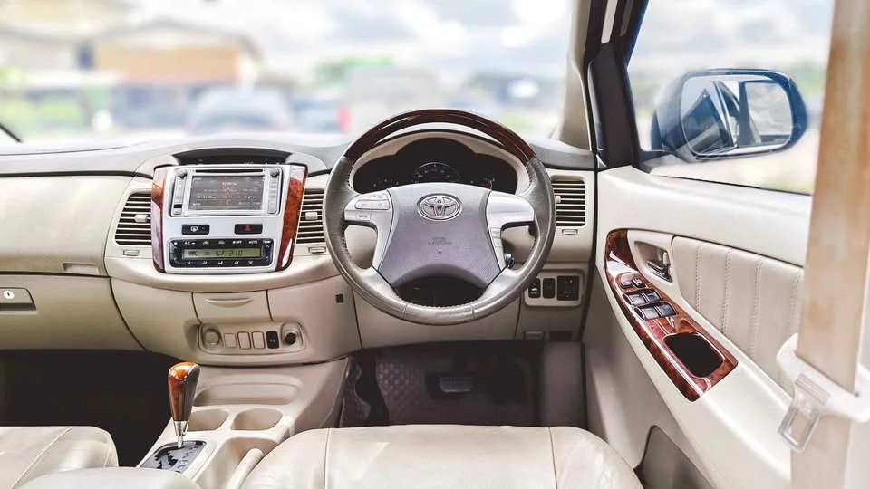 2012 Toyota Innova I 2