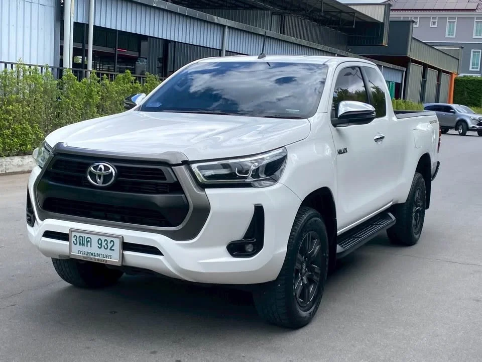 2020 Toyota Hilux VIII 2