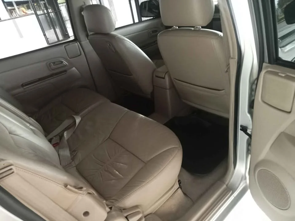 2007 Isuzu MU-7 3