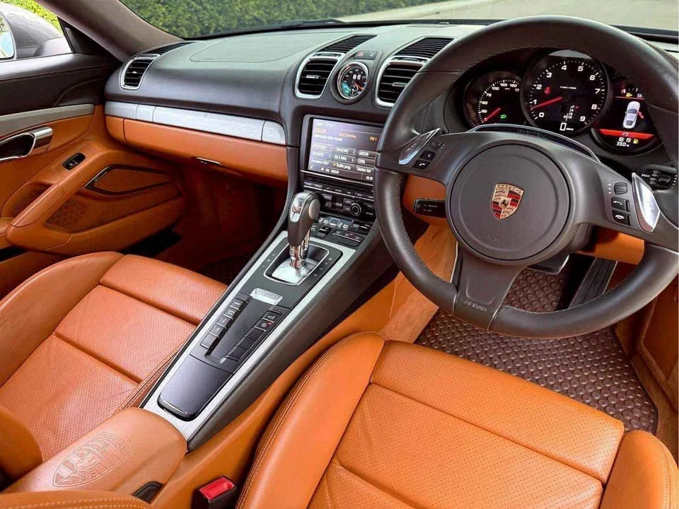 2013 Porsche Boxster and Cayman III 3