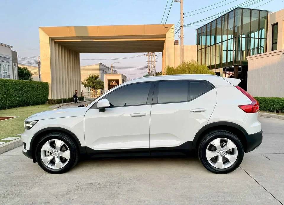 2020 Volvo XC40 2