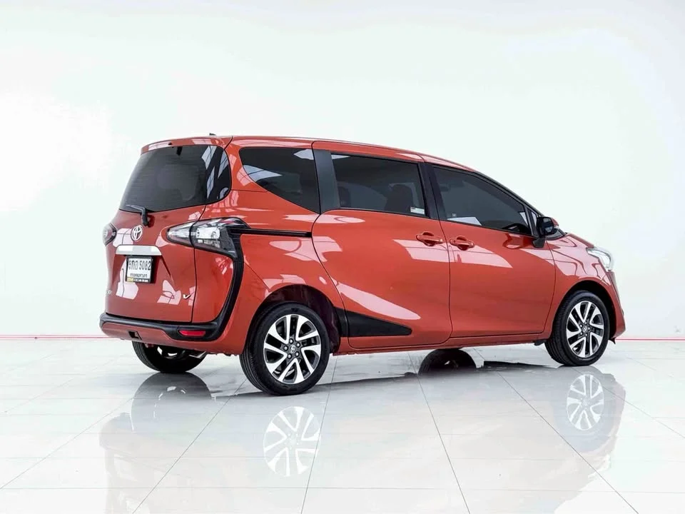 2017 Toyota Sienta II 2