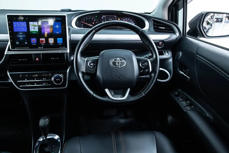 2017 Toyota Sienta II 3