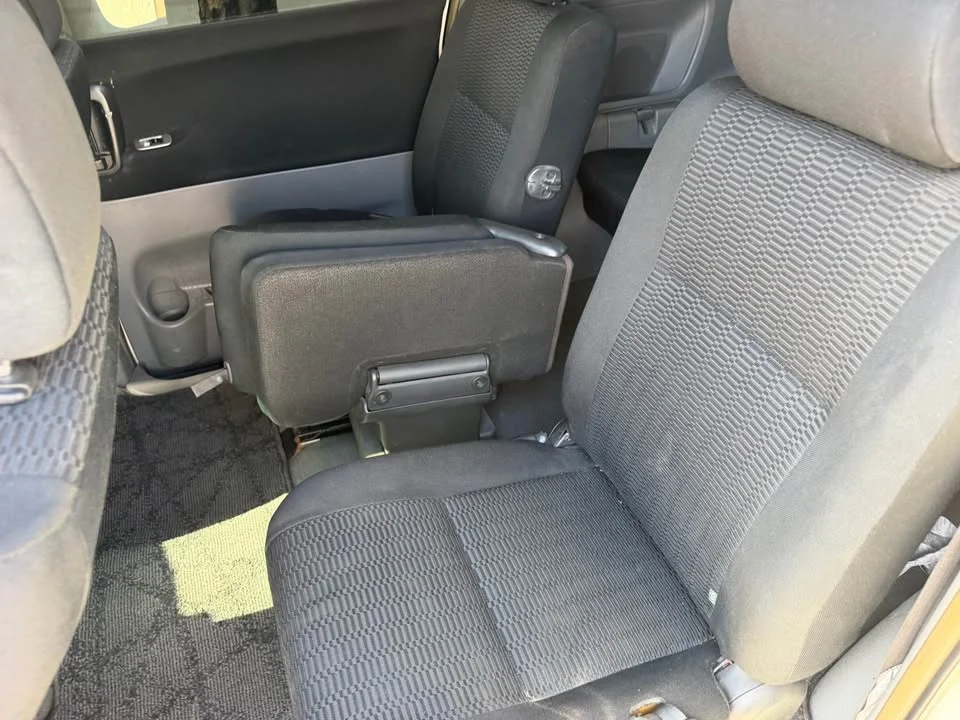 2003 Toyota Voxy I 2