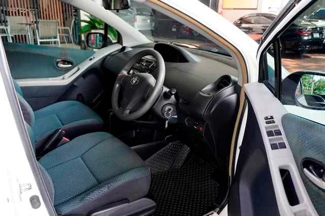 2007 Toyota Yaris II 2