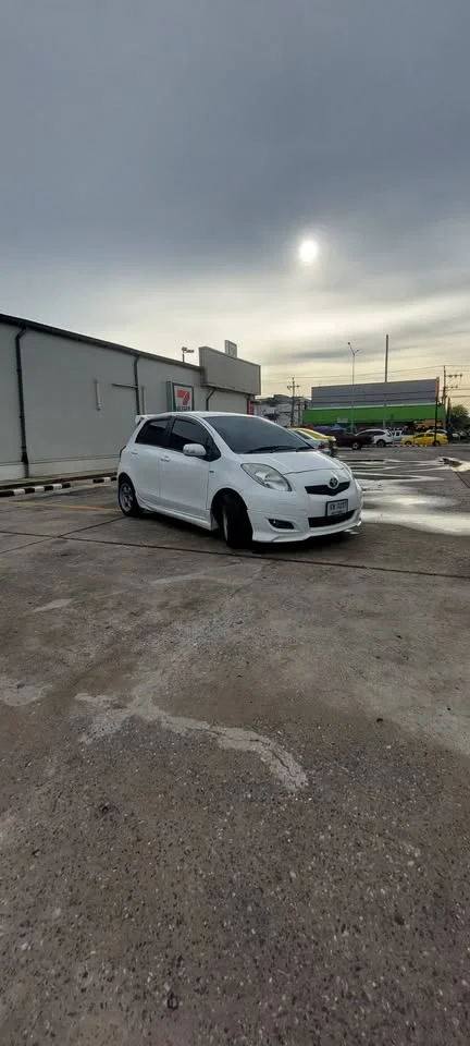 2011 Toyota Yaris II 2