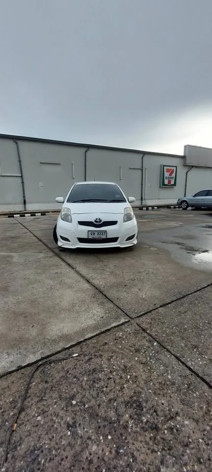 2011 Toyota Yaris II 3