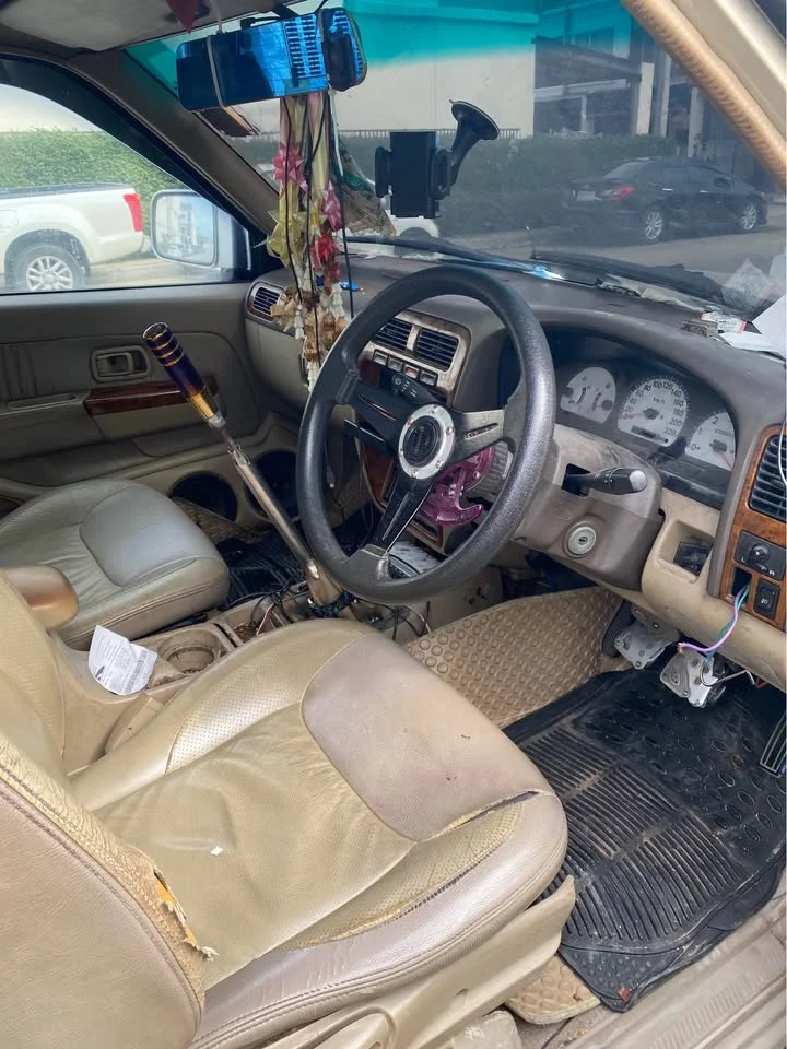 2003 Nissan Frontier I 3