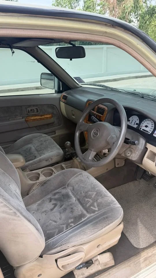 2003 Nissan Frontier I 3