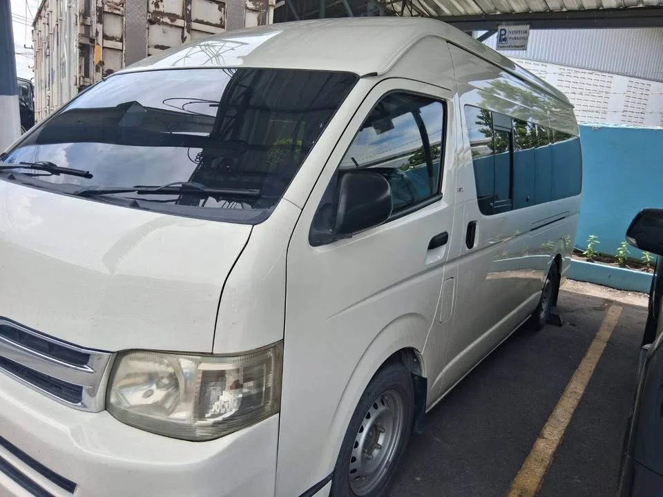 2009 Toyota Commuter V (H200) 3