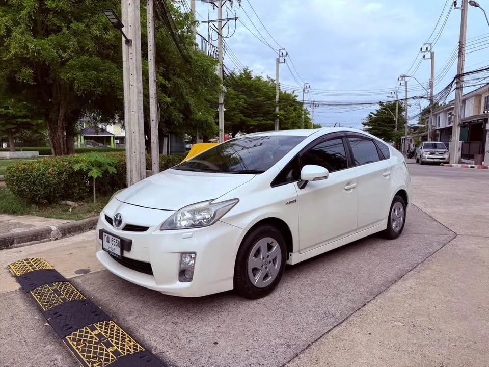 2011 Toyota Prius III 2