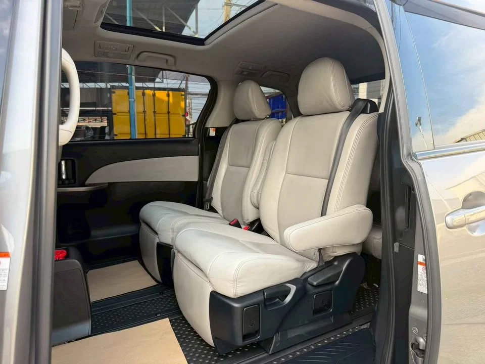 2015 Toyota Estima III 3