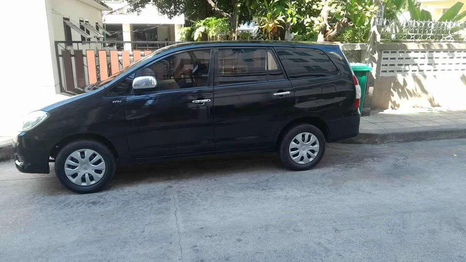 2011 Toyota Innova I 2