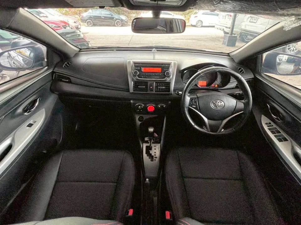 2015 Toyota Yaris III 2